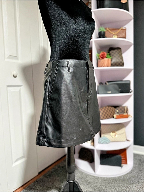 GAP Dresses & Skirts - GAP Black Mini Skirt Waist 29 Like New